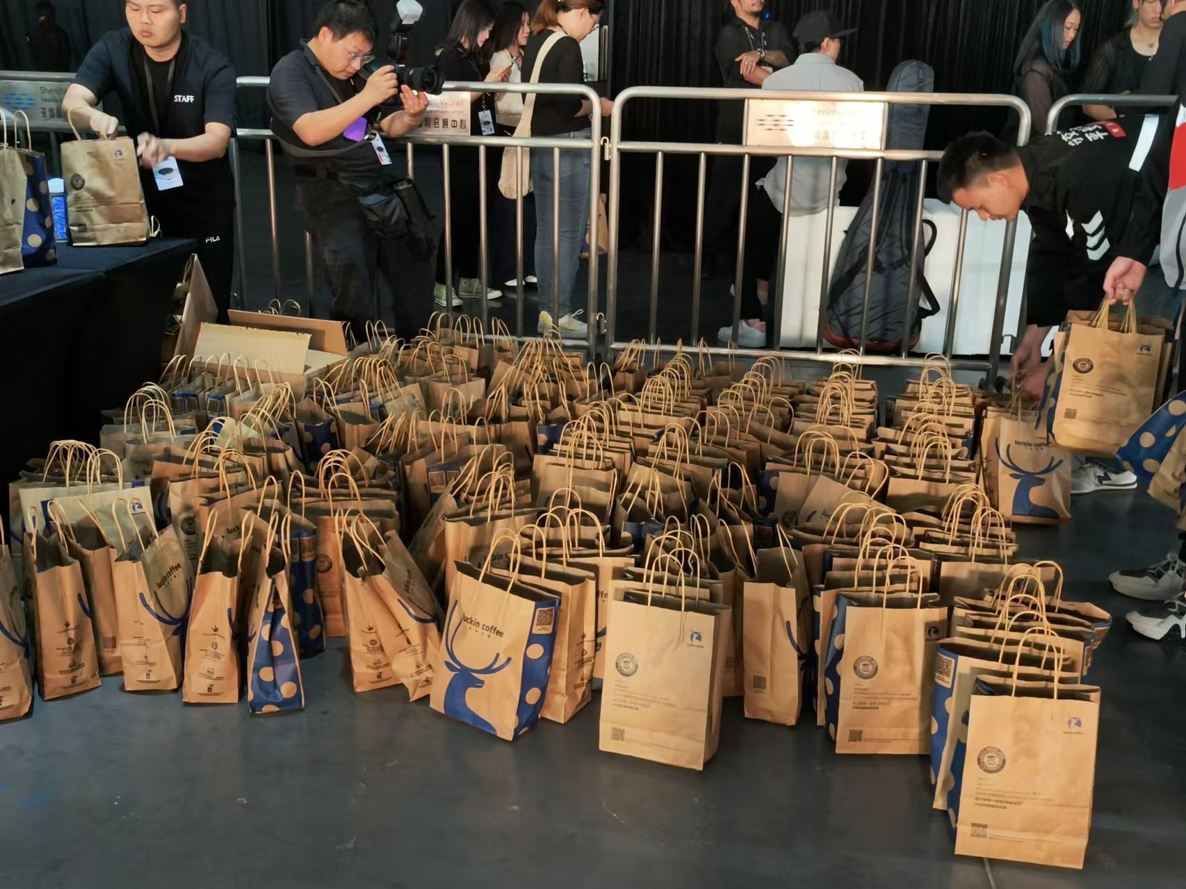 ic7系列发布：手机进入自动驾驶时代爱游戏爱体育4499元起！荣耀Mag(图19)