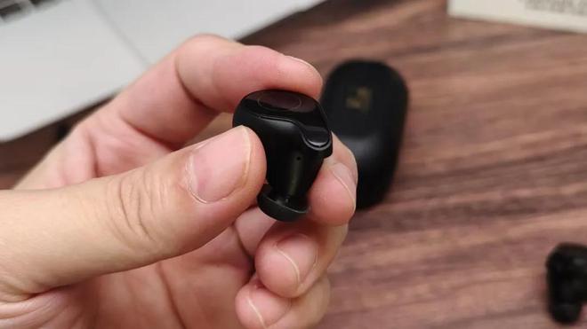 的私密时光：降噪耳机的真正救星AYX爱游戏APP喧嚣都市中